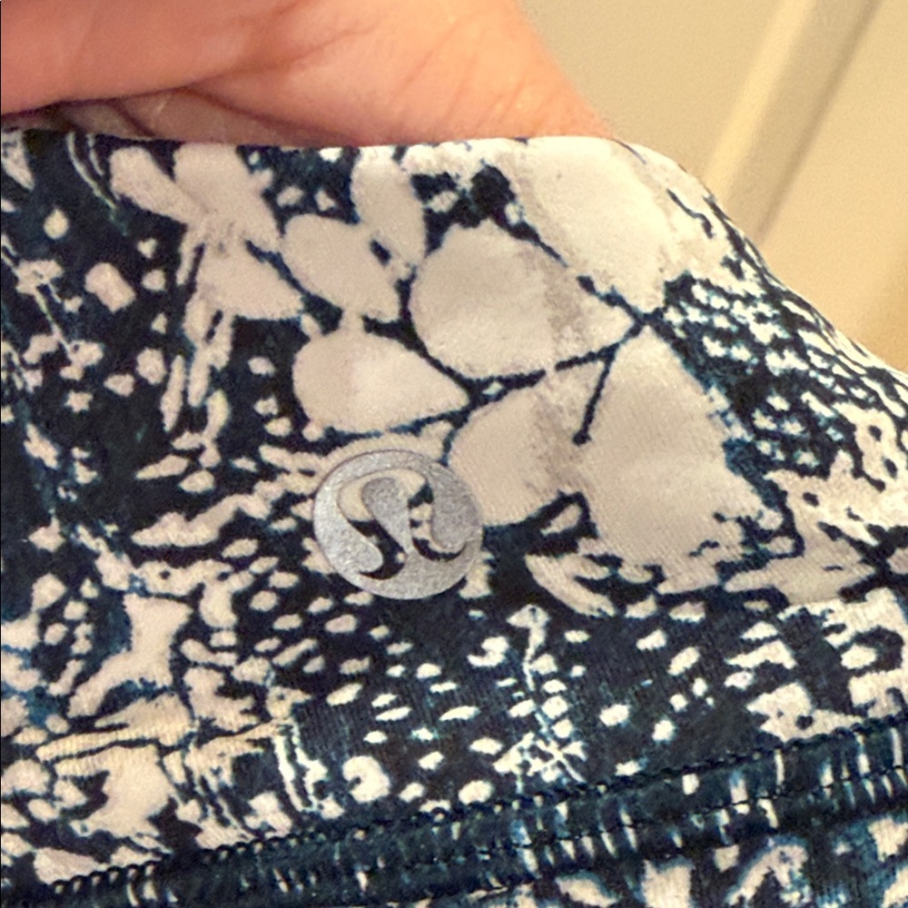 lululemon athletica energy wild wind Patterned Sports Bra 10 - Picture 5 of 6